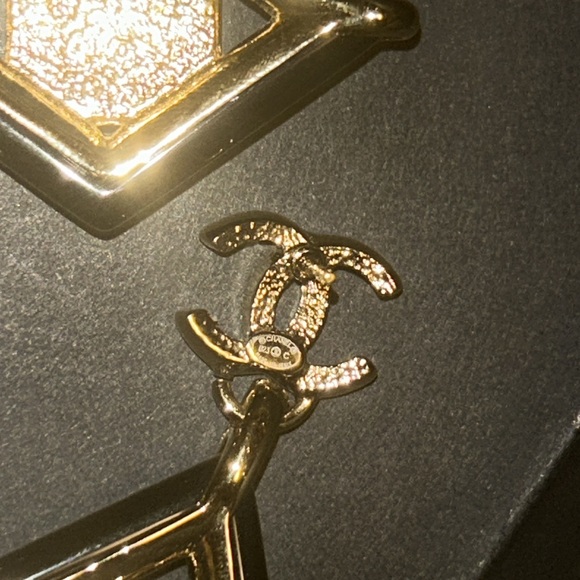 CHANEL 2023 SS Earrings (AB9793 B09819 NL654) - Picture 8 of 12